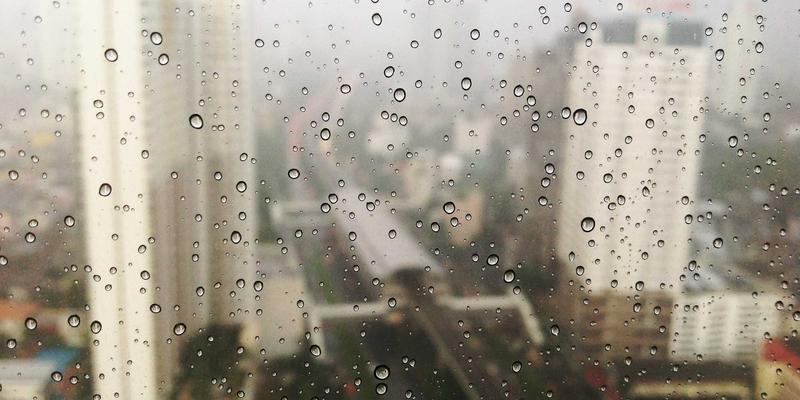 厨房装修避坑指南：灯具、地板等建材如何选？防油烟防潮性能深度测评