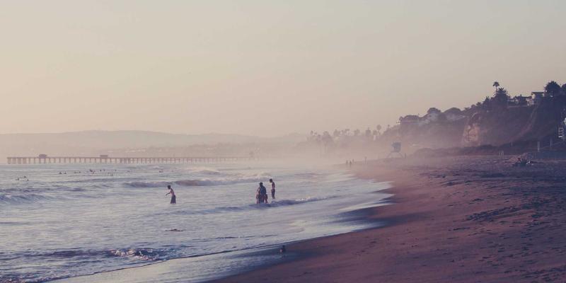 装修攻略 | 家装材料色彩心理学：墙面、地板与家具如何塑造你的情绪空间